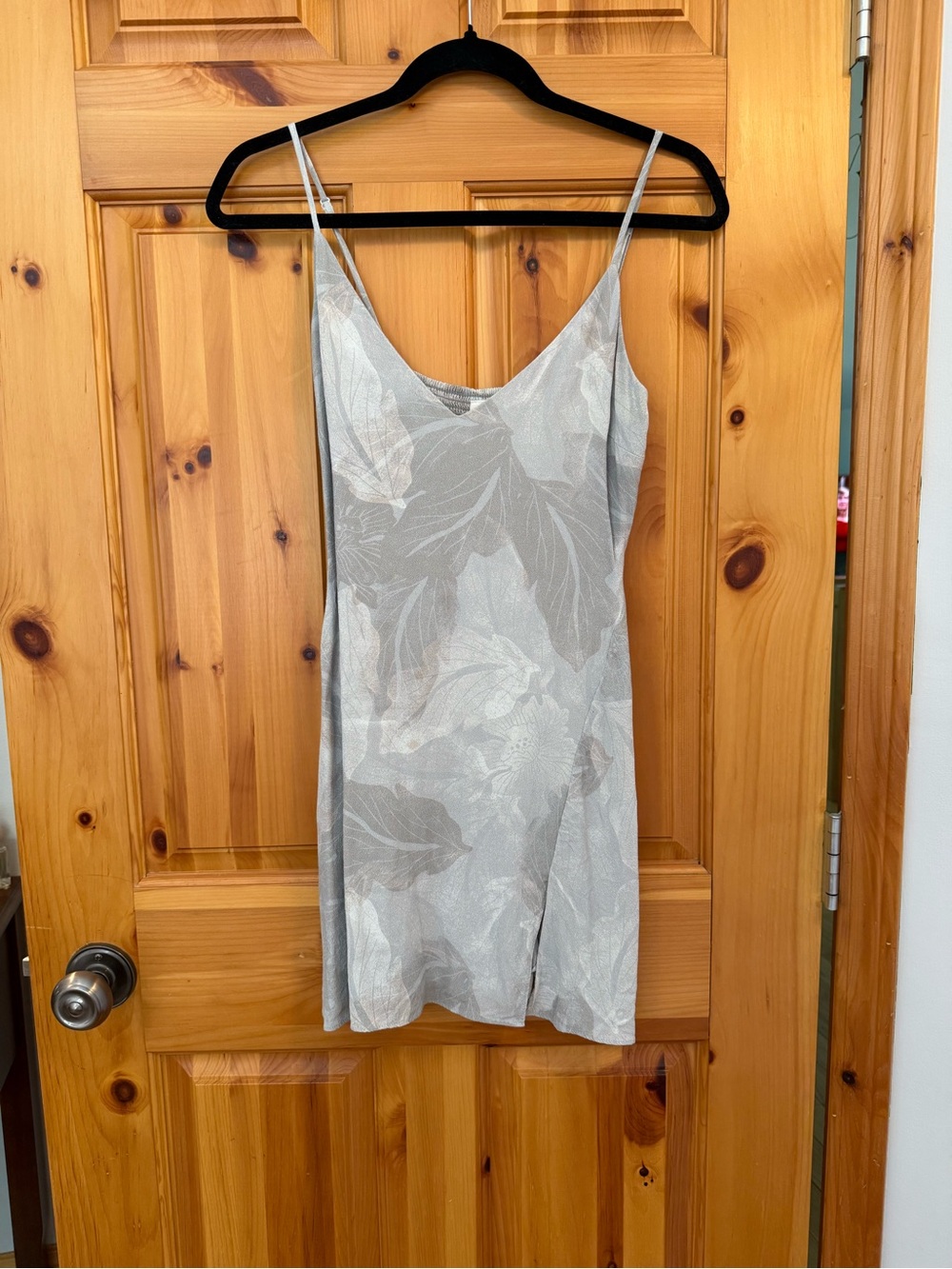 Aritzia Wilfred Light Gray Slip Dress with Leaf Print